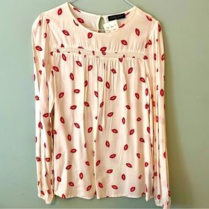 NWT Rayon long sleeve blouse with adorable kisses print / size S